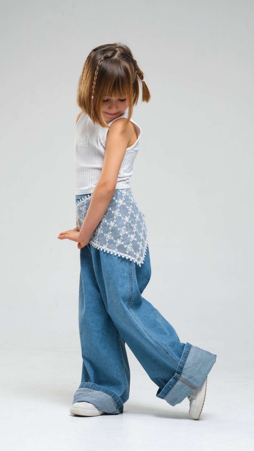 Wide-leg denim jeans with lace belt by NOV7, featuring a relaxed fit and stylish details in this product image.