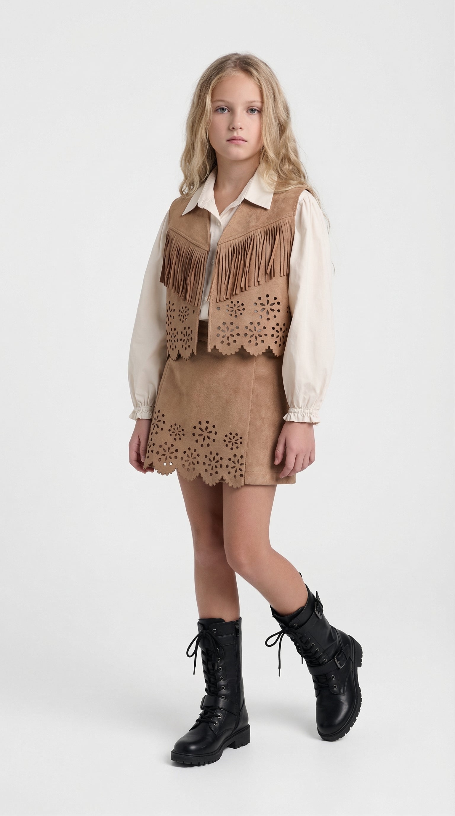 Escable Kids Desert Bloom Set for children, featuring colorful, floral-patterned clothing, displayed on a child model.